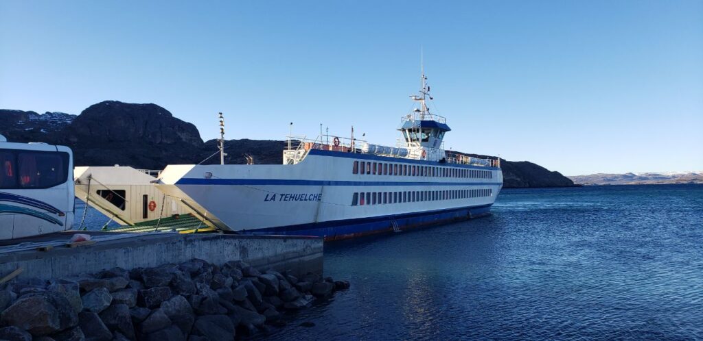 Nave Tehuelche Desembarcando